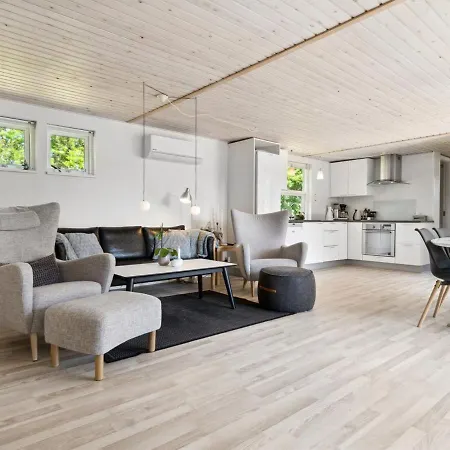 Holiday home Felippa - From The Sea In Ne Jutland By Interhome